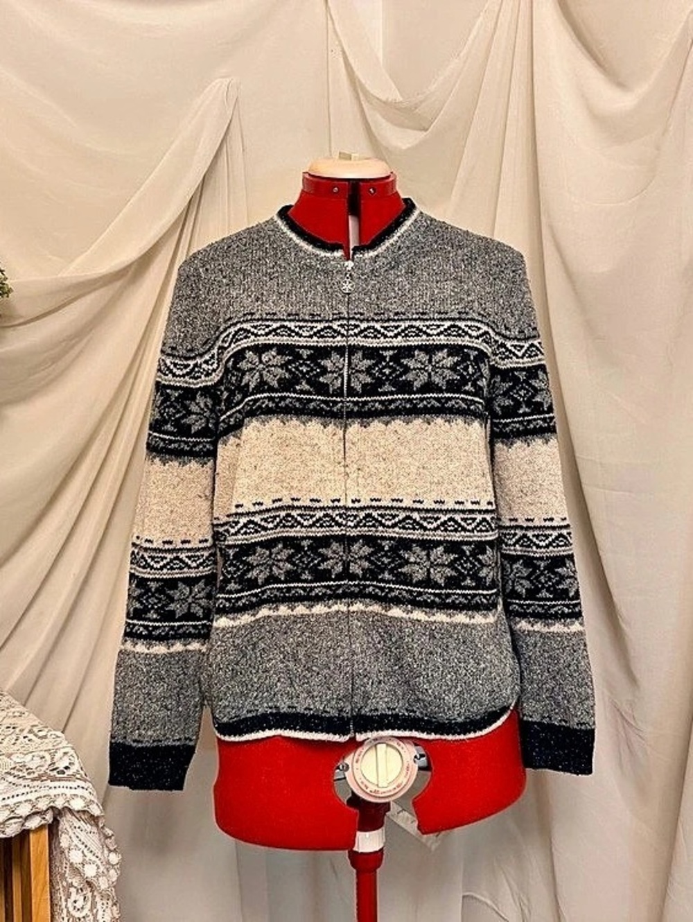 Northern Reflections Geometric Full-Zip Sweater in Gray & Black Size Medium